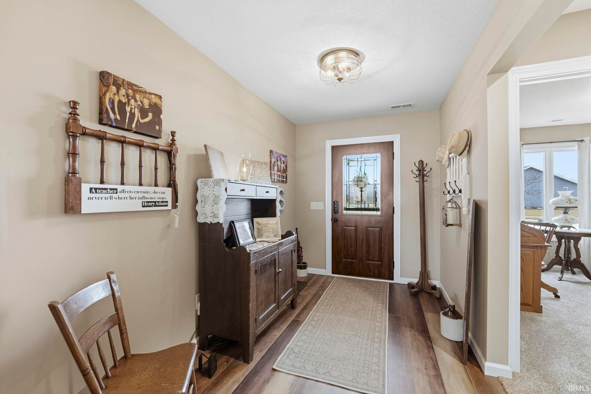 Image of 2092 Hemlock Lane