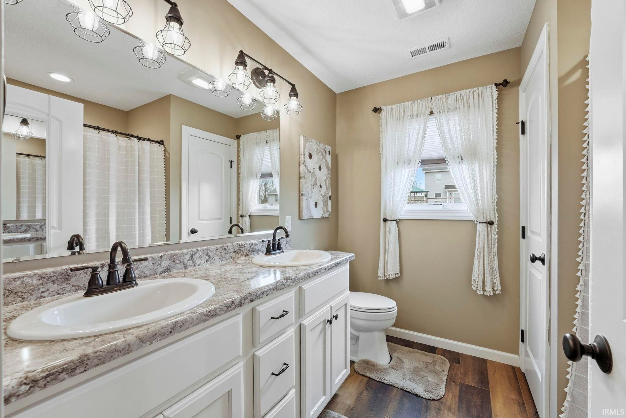 Image of 2092 Hemlock Lane