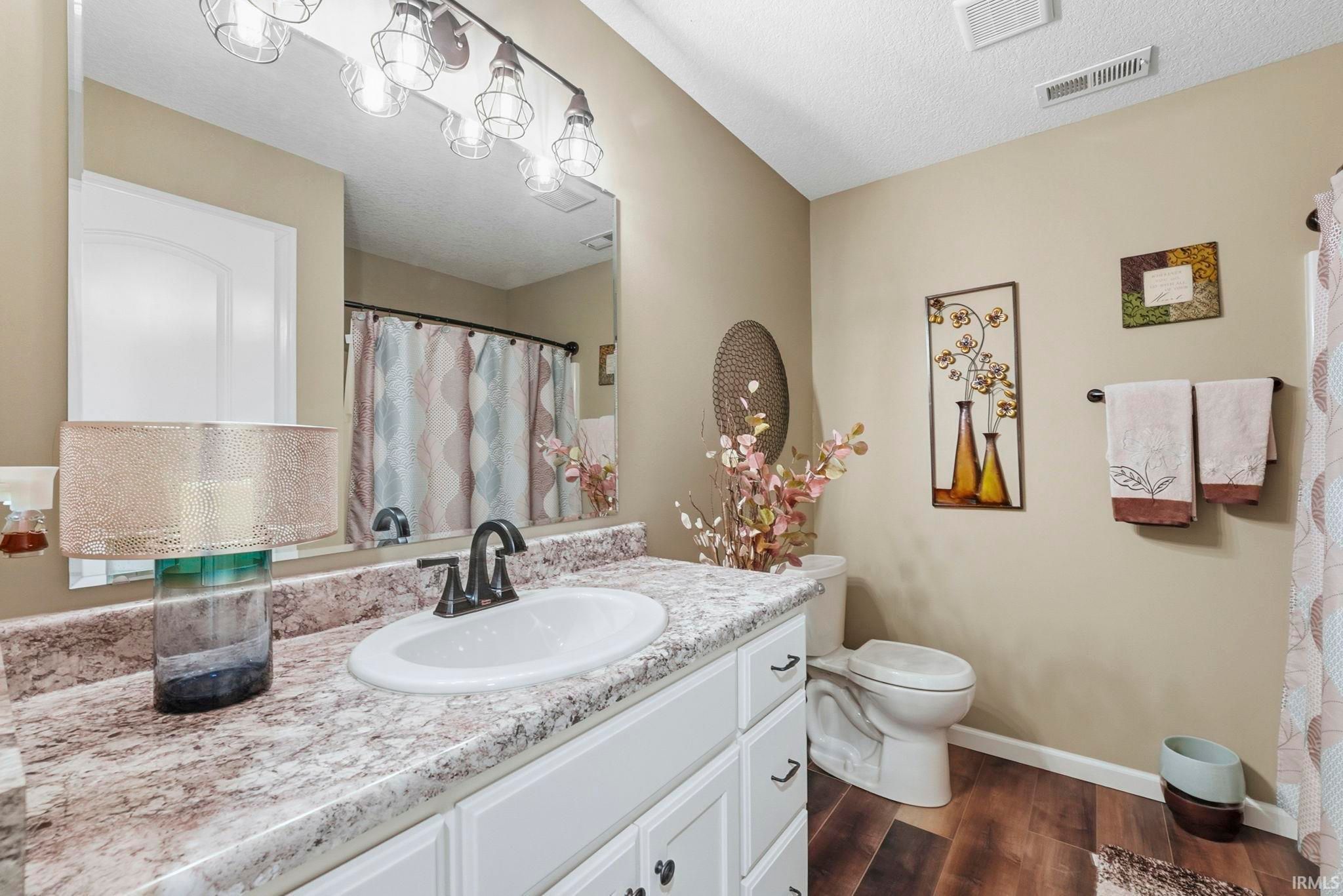 Image of 2092 Hemlock Lane